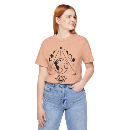 Triangle moon phases & Lotus - T-Shirt