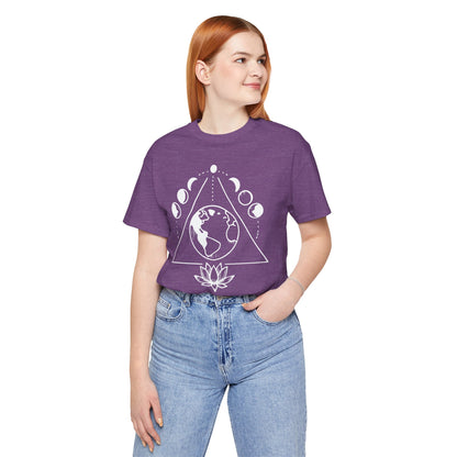 Triangle moon phases & Lotus - T-Shirt